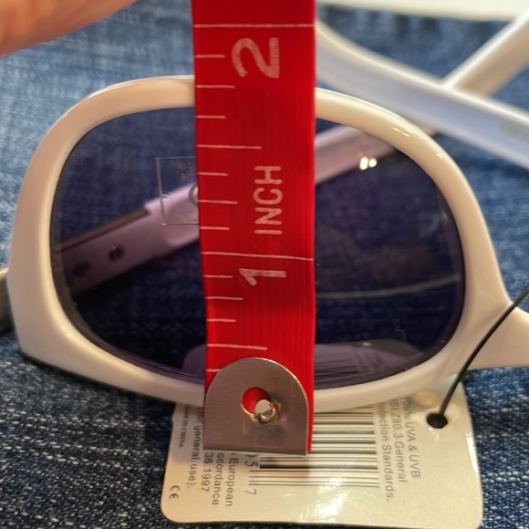 NWT DG White Framed Ladies Sunglasses - Picture 10 of 14